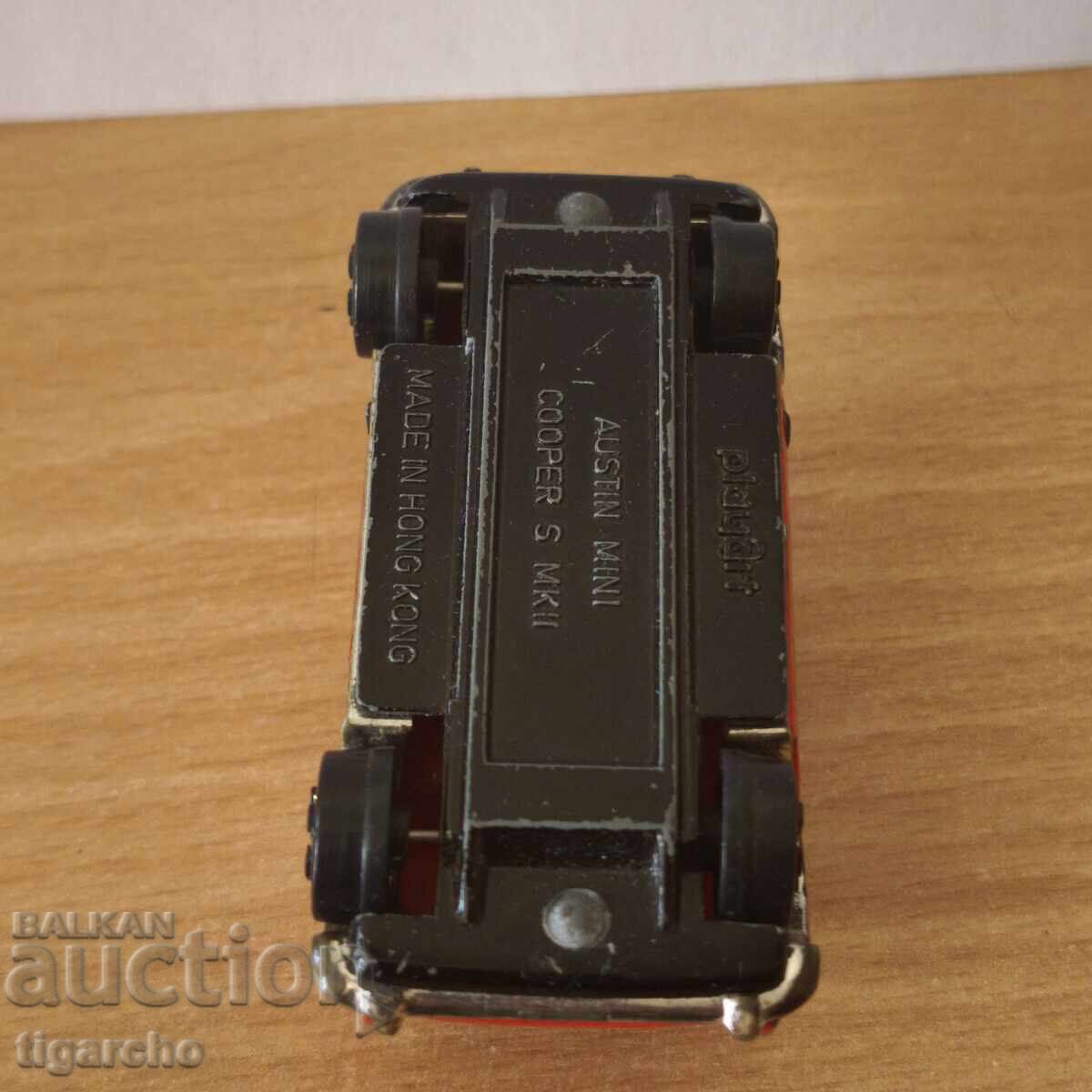 Un cărucior de metal - 5