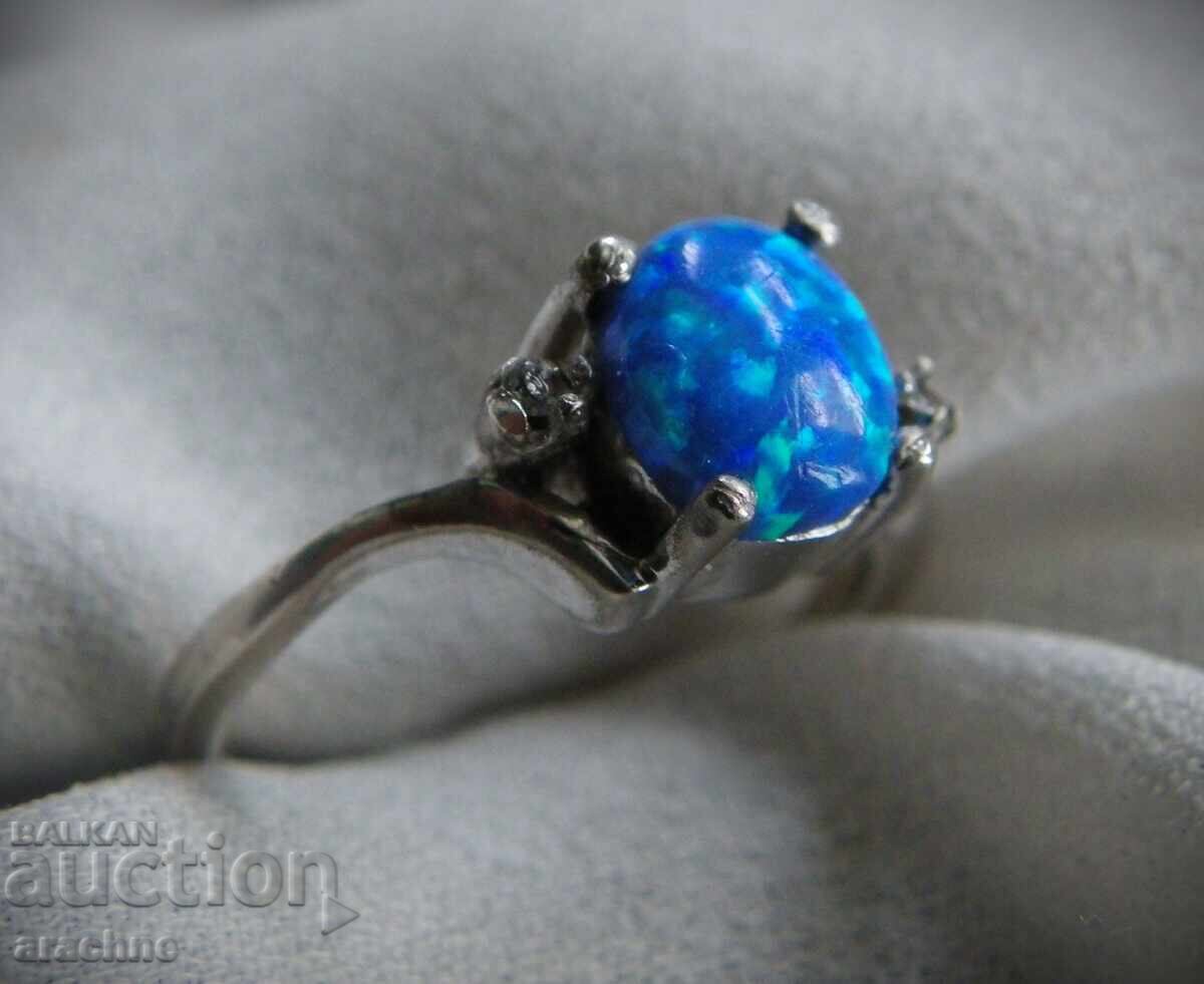 Ασημένιο δαχτυλίδι αντίκα με φυσικό οπάλιο Ασημένιο δαχτυλίδι αντίκα με φυσικό οπάλιο