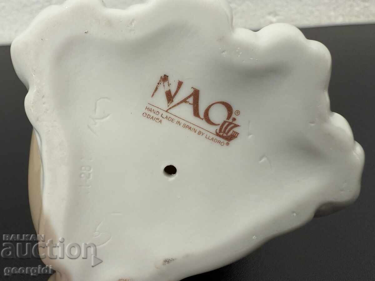 Porcelain Basset Hound Figure - Lladro - NAO. No. 7493 - 6