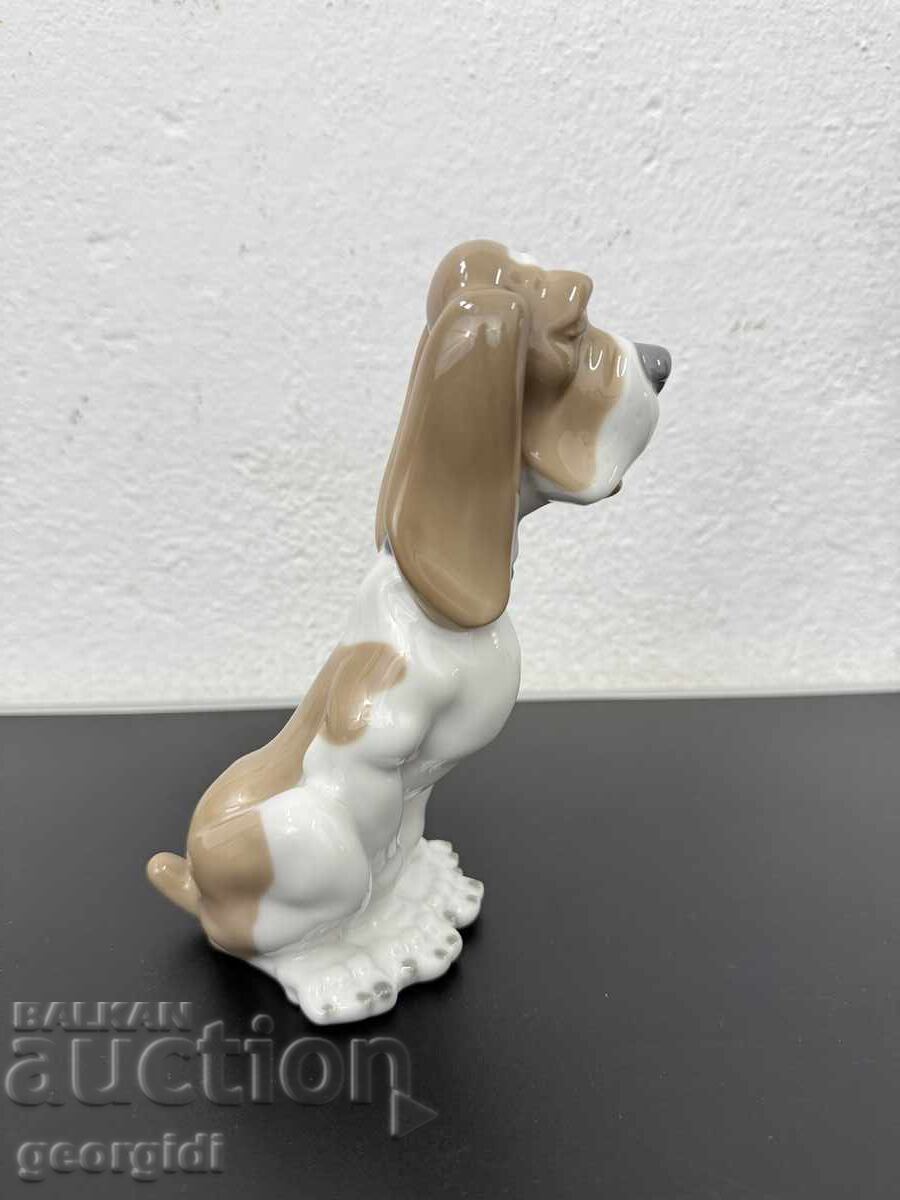 Porcelain Basset Hound Figure - Lladro - NAO. No. 7493