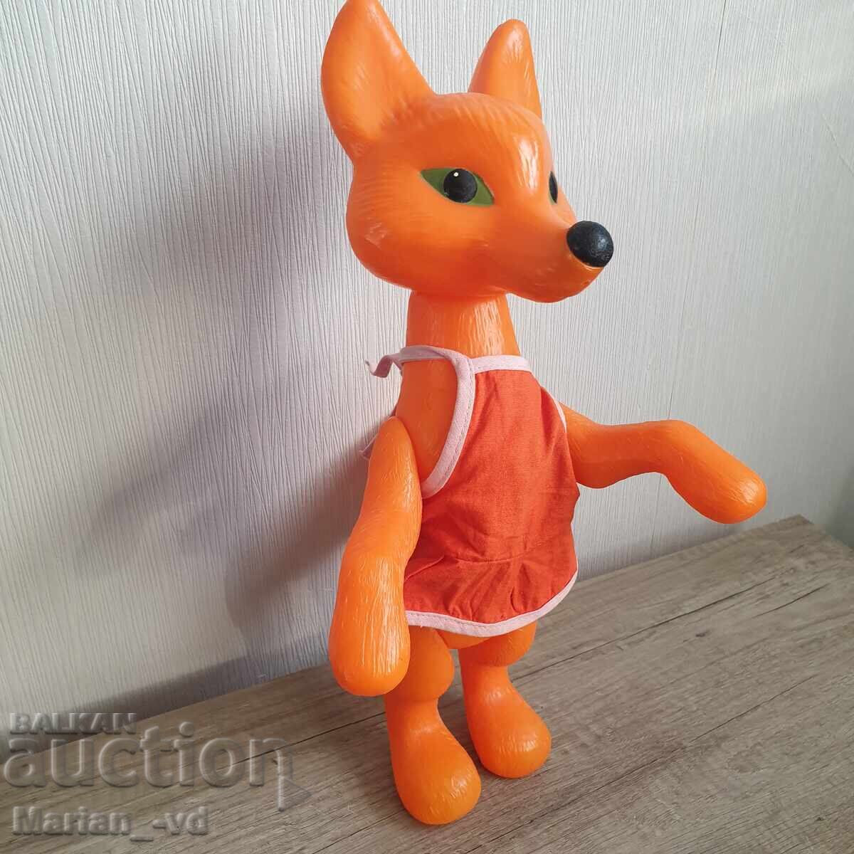 Παλιό μεγάλο πλαστικό παιχνίδι - αλεπού με τιμή 30.00 BGN | € 15.34