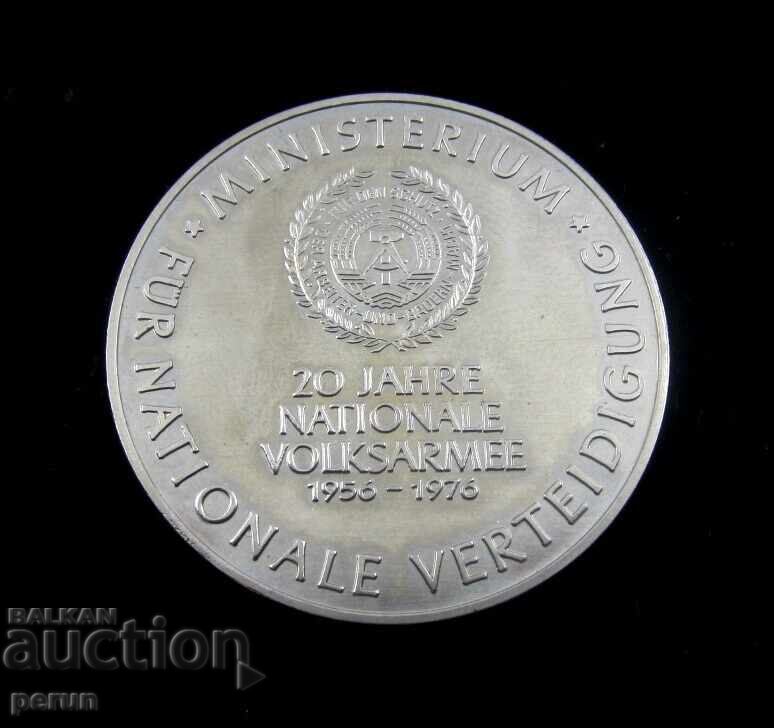 Народна армия на ГДР-Плакет-1976г-Граничар с куче с цена 17.00 лв. | € 8.69