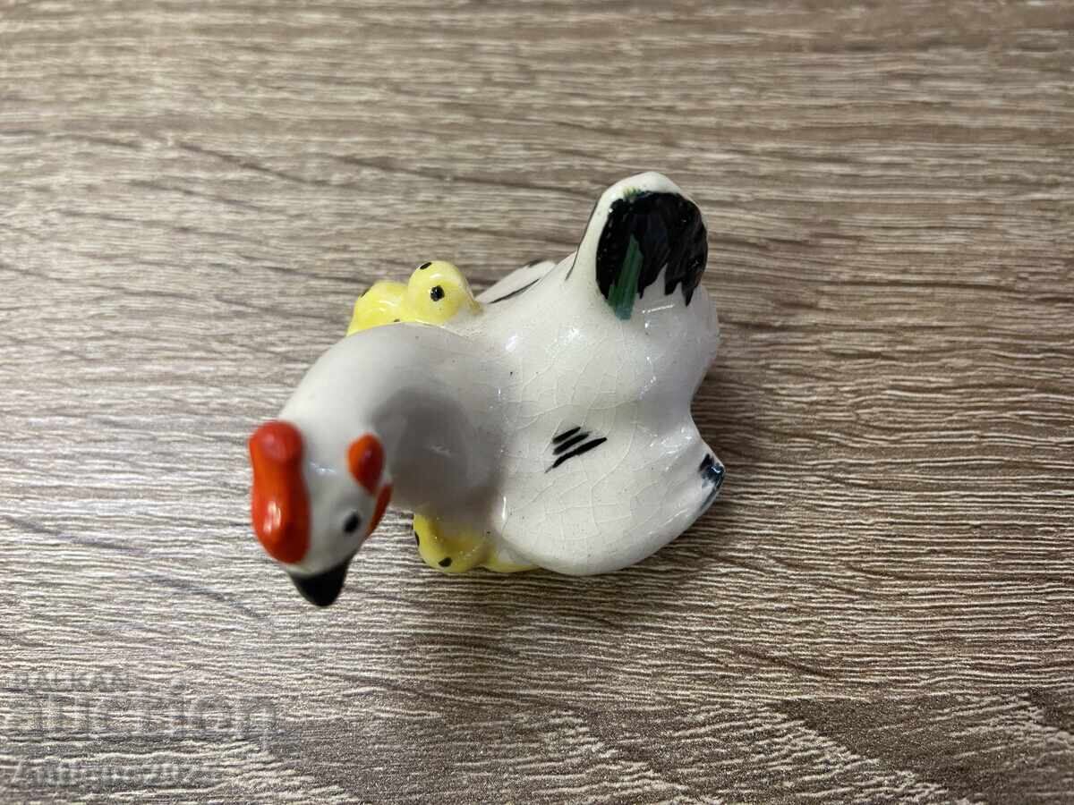 Статуетка „Кокошка“, кокошка с пиленца, ЛФЗ - 5 Статуетка „Кокошка“, кокошка с пиленца, ЛФЗ - 5