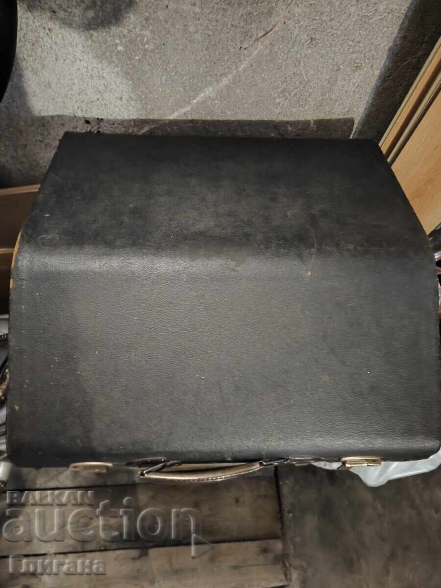 Weltmeister Accordion, 80 Bass - 5