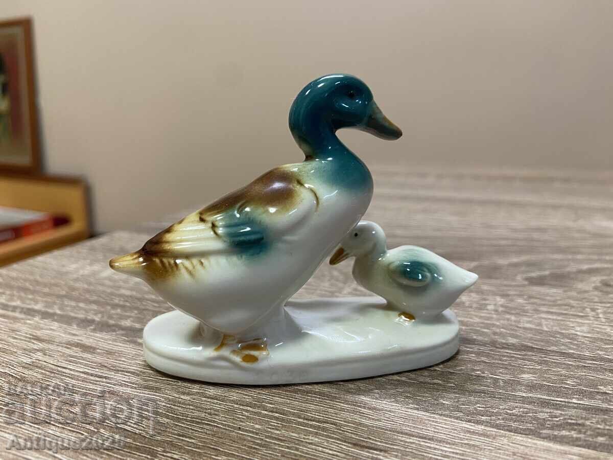 Семейство патици, красиво рисувани, немски порцелан с цена 35.00 лв. | € 17.90