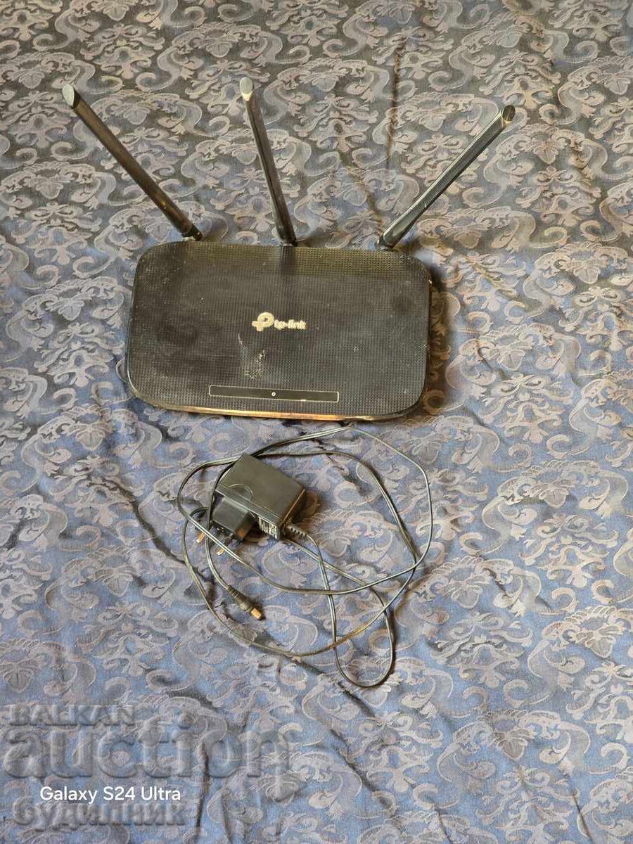 Router funcțional cu 3 antene. BZȚ. Lansez peste 100 de licitații. Reducere cu preț 9.99 BGN | € 5.11