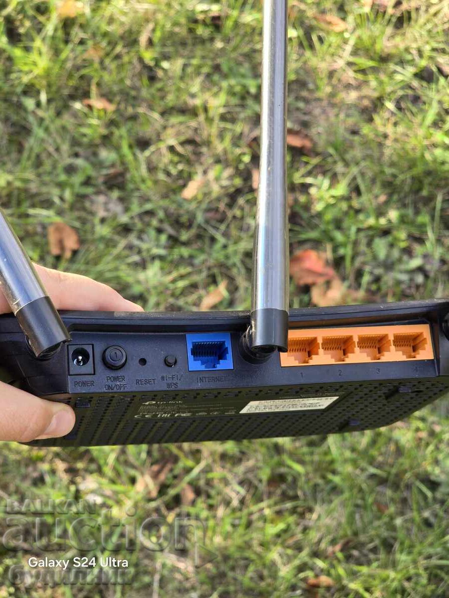 Licitație Router funcțional cu 3 antene. BZȚ. Lansez peste 100 de licitații. Reducere