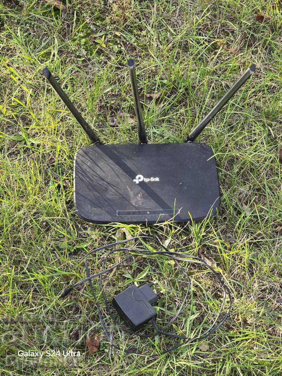Router funcțional cu 3 antene. BZȚ. Lansez peste 100 de licitații. Reducere