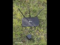 Router funcțional cu 3 antene. BZȚ. Lansez peste 100 de licitații. Reducere