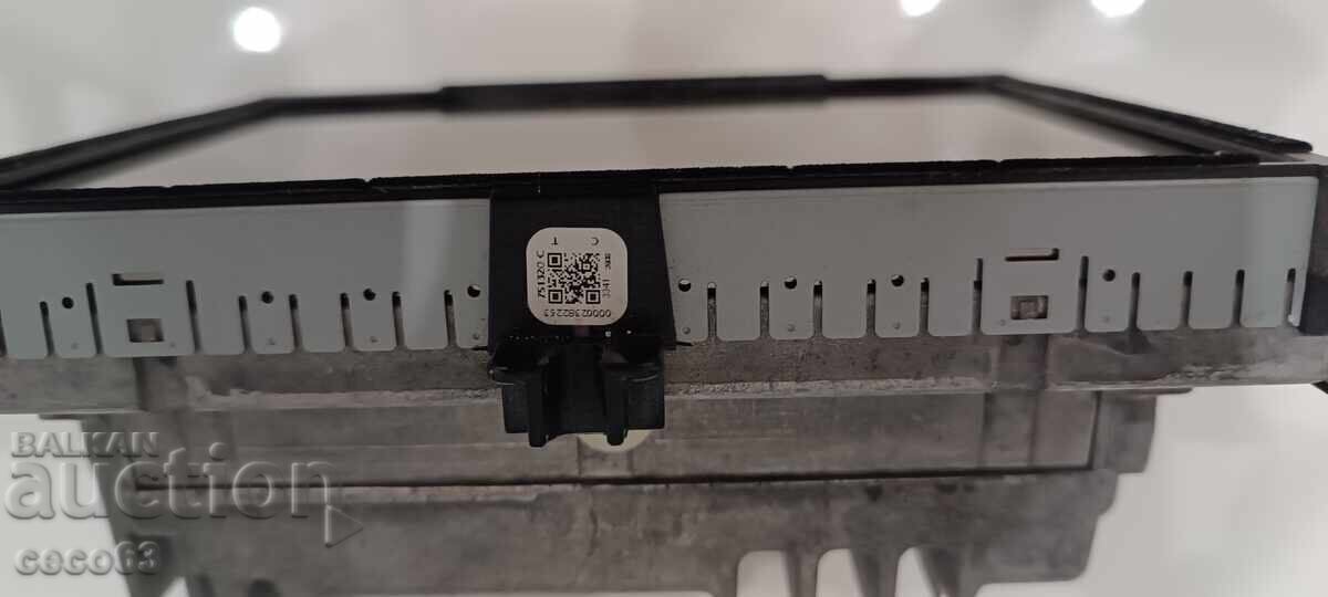 Jeep Grand Cherokee WK2 multimedia originală cu preț € 255.65 | 500.01 BGN