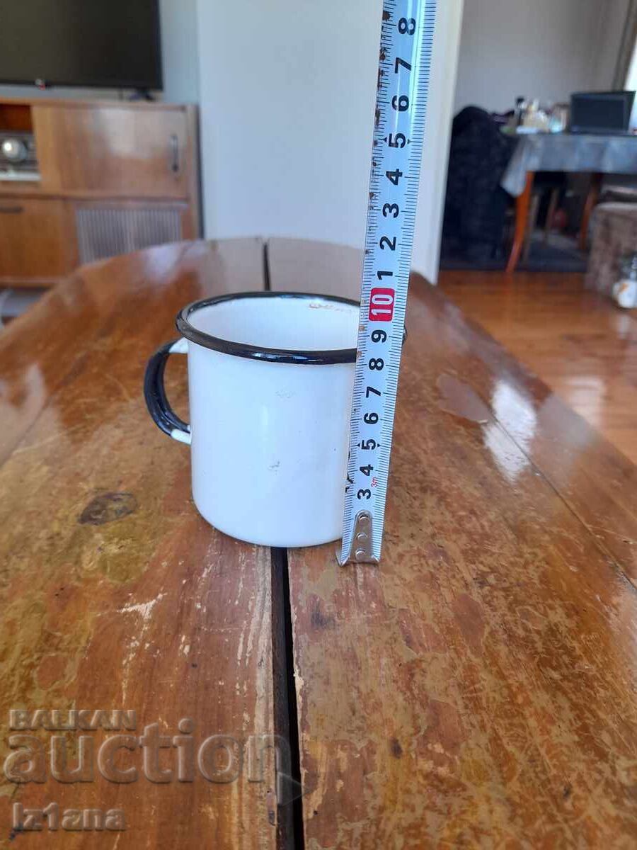 Cană, cană veche emailată cu preț 22.00 BGN | € 11.25 Cană, cană veche emailată cu preț 22.00 BGN | € 11.25