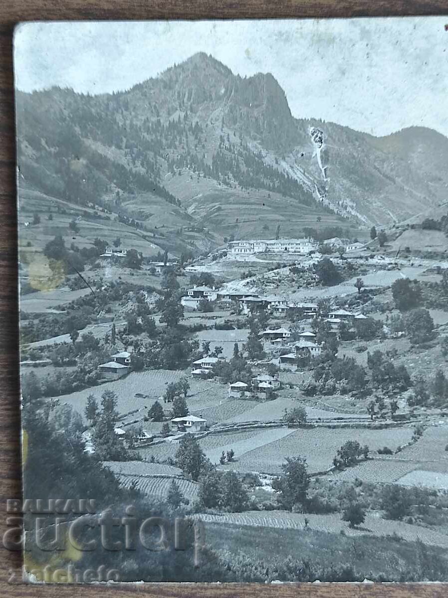 Φωτογραφία Βασιλείου Βουλγαρίας - θέα του χωριού Γκόρνο Ράικοβο με τιμή 20.00 BGN | € 10.23