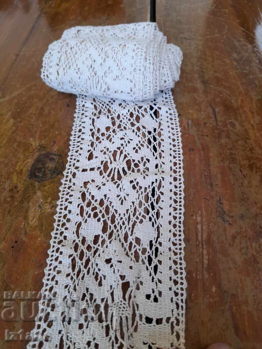 Dantela veche cu preț 45.00 BGN | € 23.01