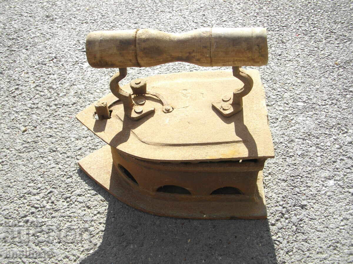 Licitație COLECȚIE VECHE DE CĂLCAT FOARTE MARE, DE COLECȚIE