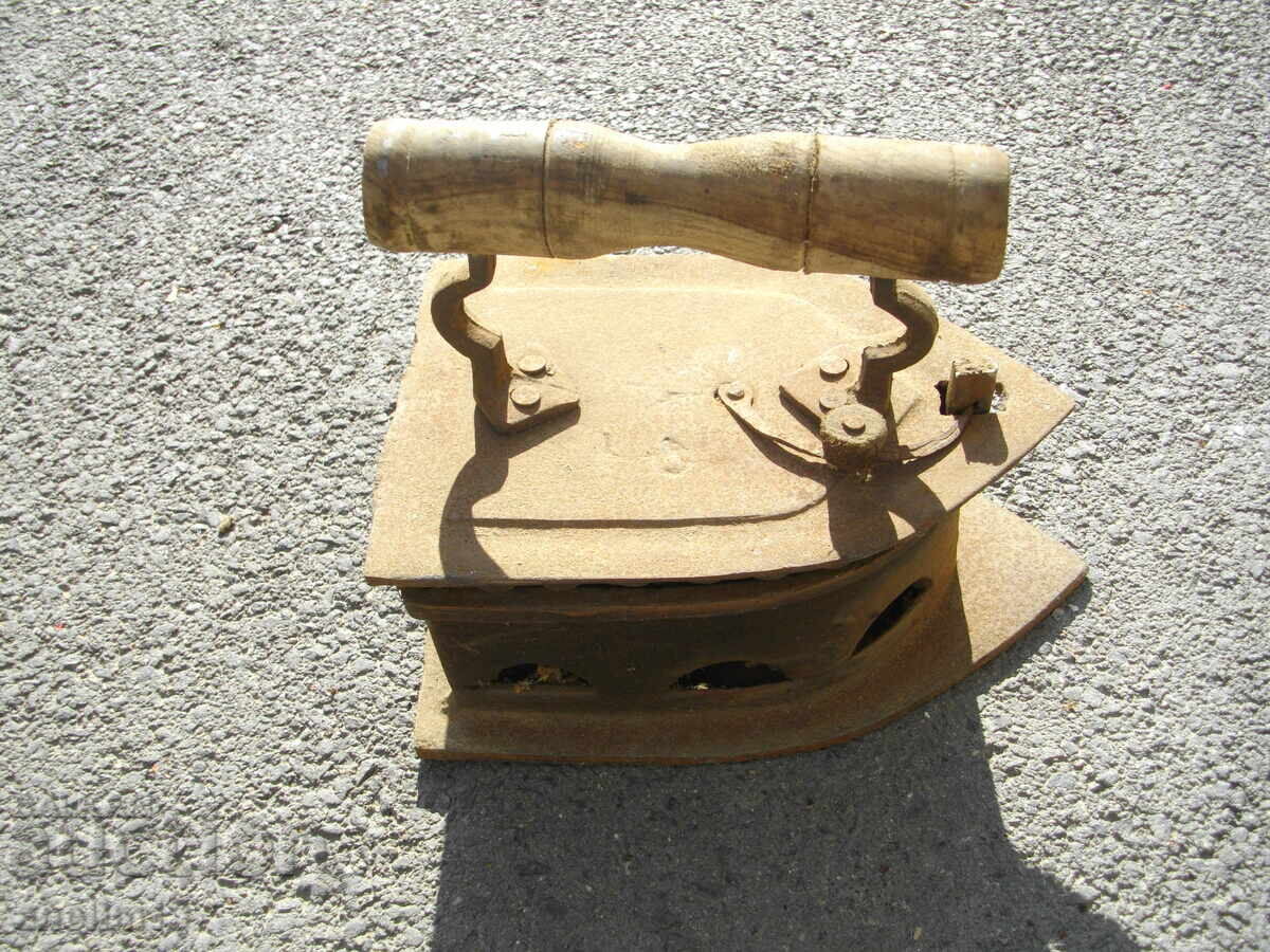 Livrarea COLECȚIE VECHE DE CĂLCAT FOARTE MARE, DE COLECȚIE