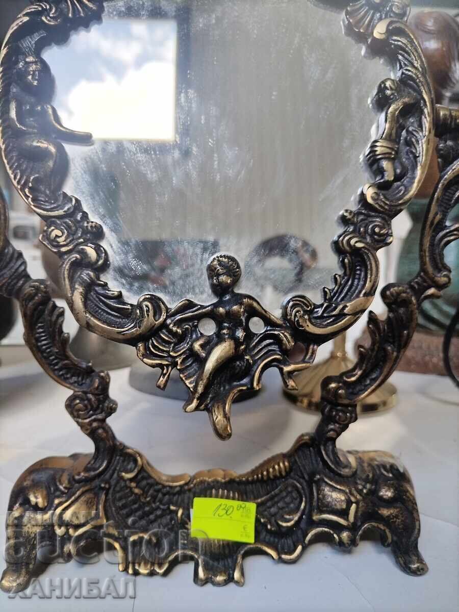OGLINDĂ DE BRONZ, FOARTE FRUMOASĂ cu preț € 50.00 | 97.79 BGN
