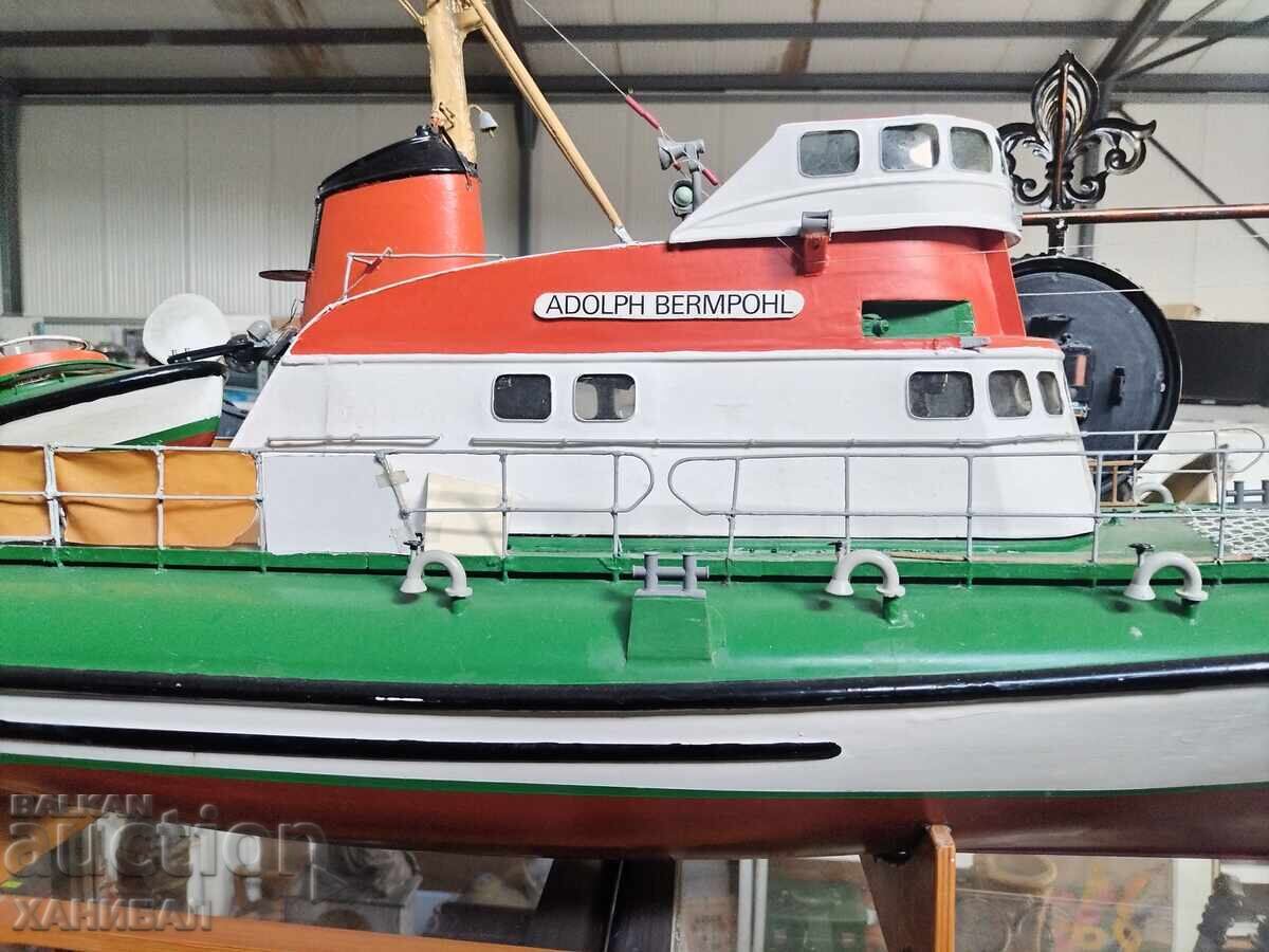 MACHET MARE, MODEL DE NAVĂ cu preț 850.00 BGN | € 434.60