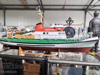 MACHET MARE, MODEL DE NAVĂ