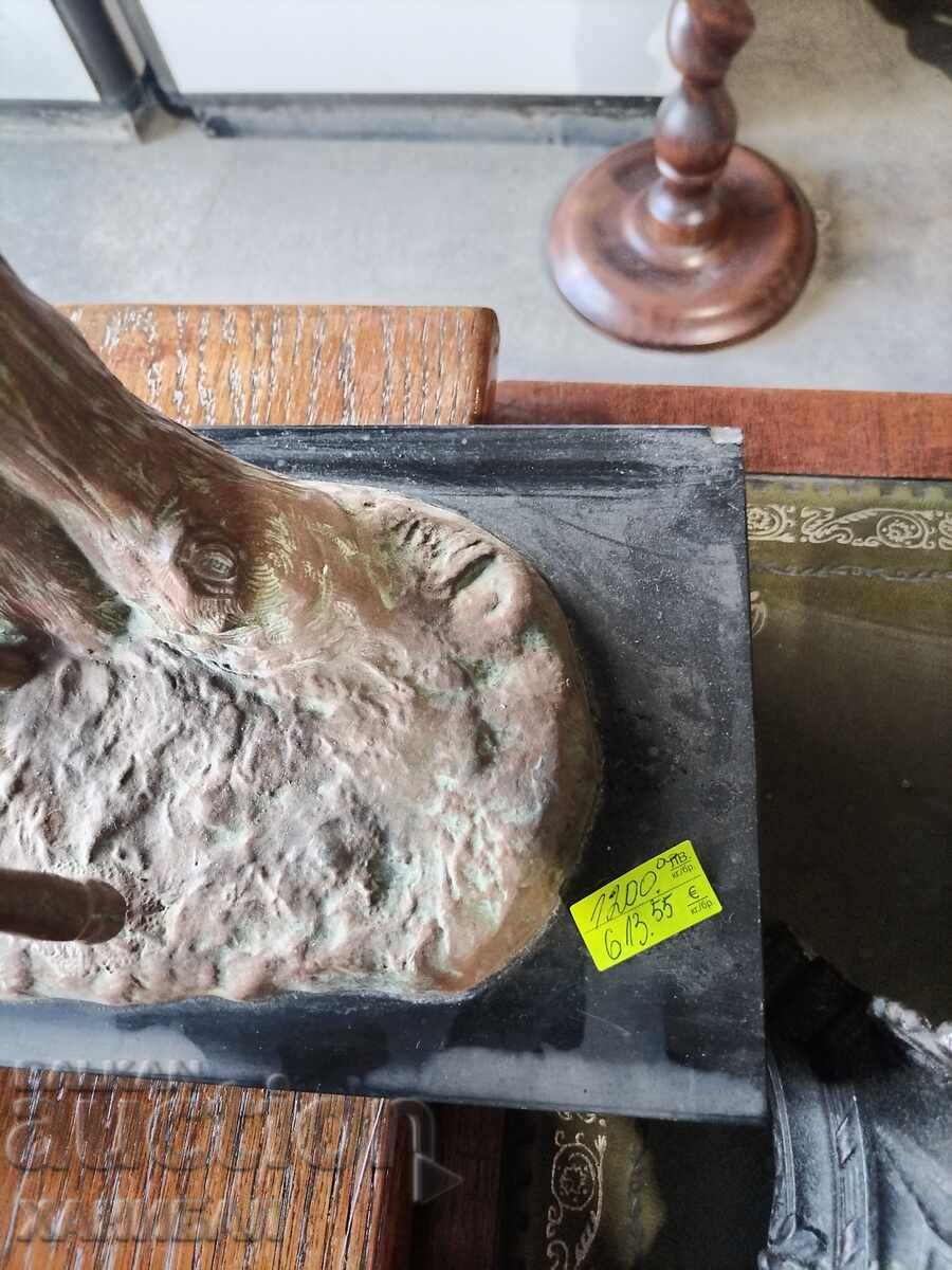 Licitație FIGURĂ MARE DE CERB CU POSTAMENT DE MARMURĂ