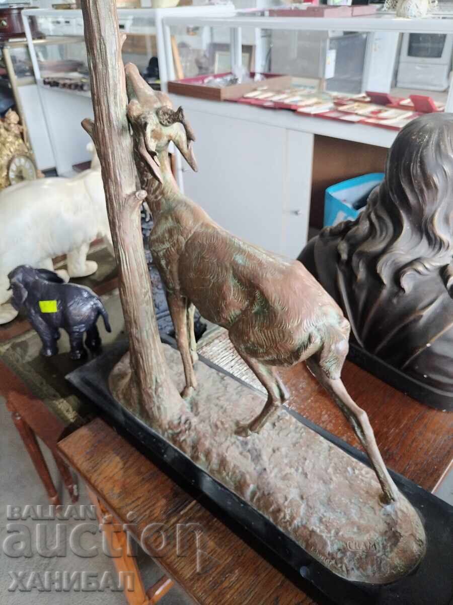 Livrarea FIGURĂ MARE DE CERB CU POSTAMENT DE MARMURĂ