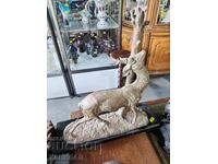 FIGURĂ MARE DE CERB CU POSTAMENT DE MARMURĂ