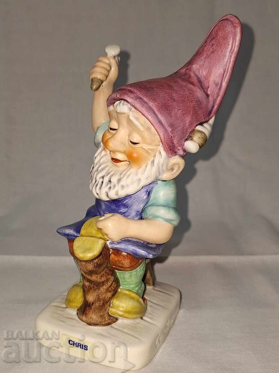 Figurină de porțelan--Goebel--W.Germany--1982--Chris--cizmar cu preț € 30.00 | 58.67 BGN