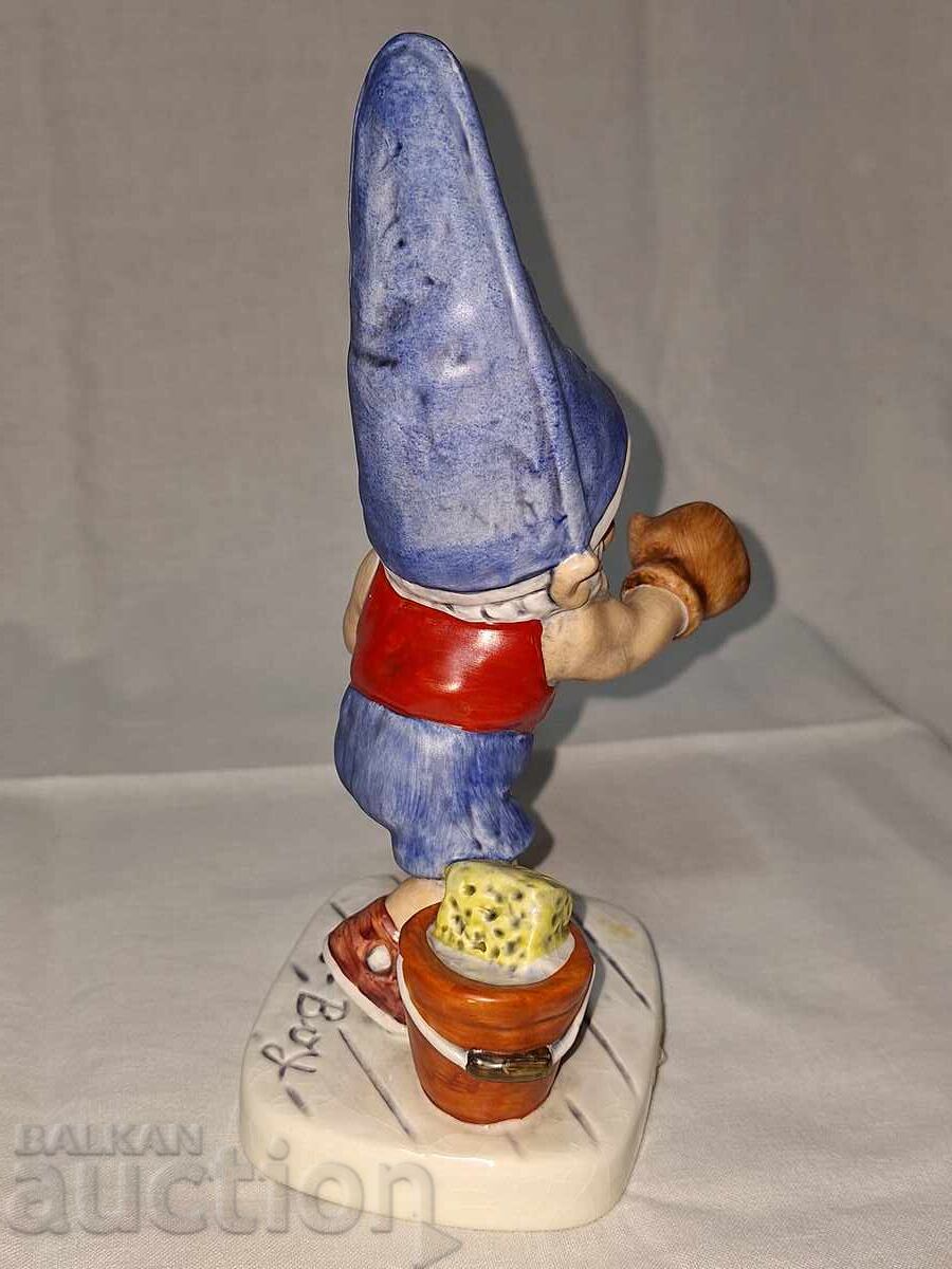 Delivery of Porcelain figure -- Goebel -- W. Germany -- 1975 -- Max -- Boxer Delivery of Porcelain figure -- Goebel -- W. Germany -- 1975 -- Max -- Boxer