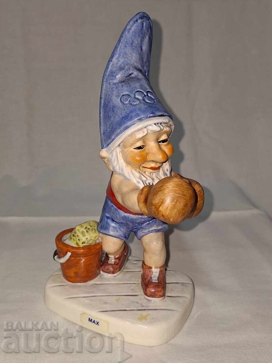 Porcelain figure -- Goebel -- W. Germany -- 1975 -- Max -- Boxer Porcelain figure -- Goebel -- W. Germany -- 1975 -- Max -- Boxer