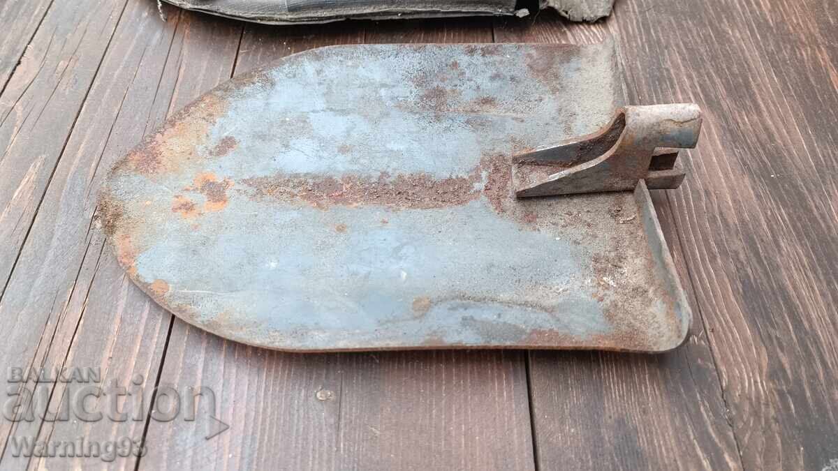 Δημοπρασία Παλιά στρατιωτική φτυάρι με θήκη - 24/17εκ