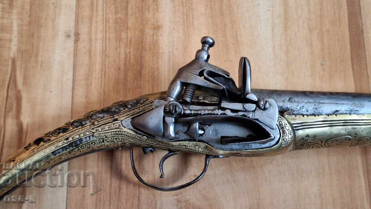 Pistol, airsoft gun, fighting gun, revolver with price 2850.00 BGN | € 1457.18