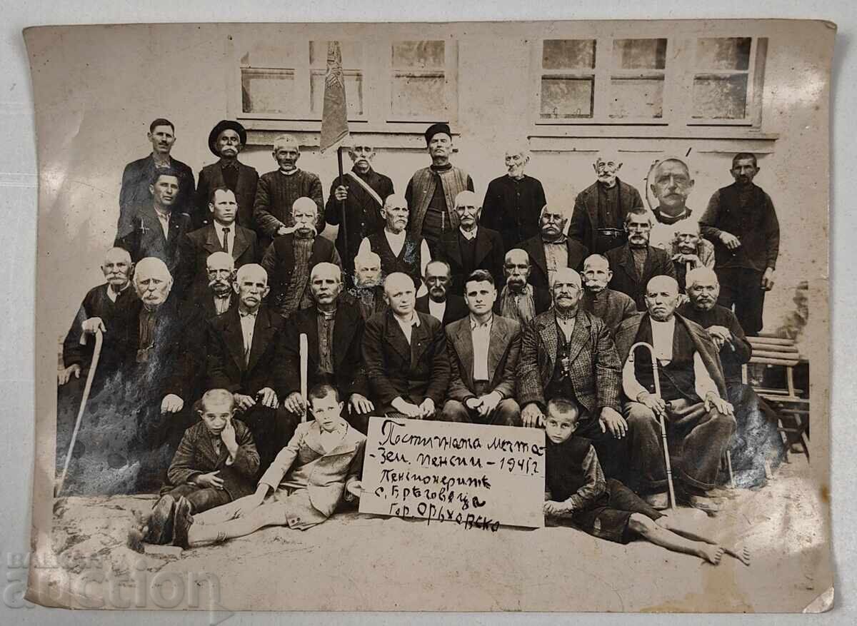 OLD PHOTOGRAPH OLD PHOTOGRAPH