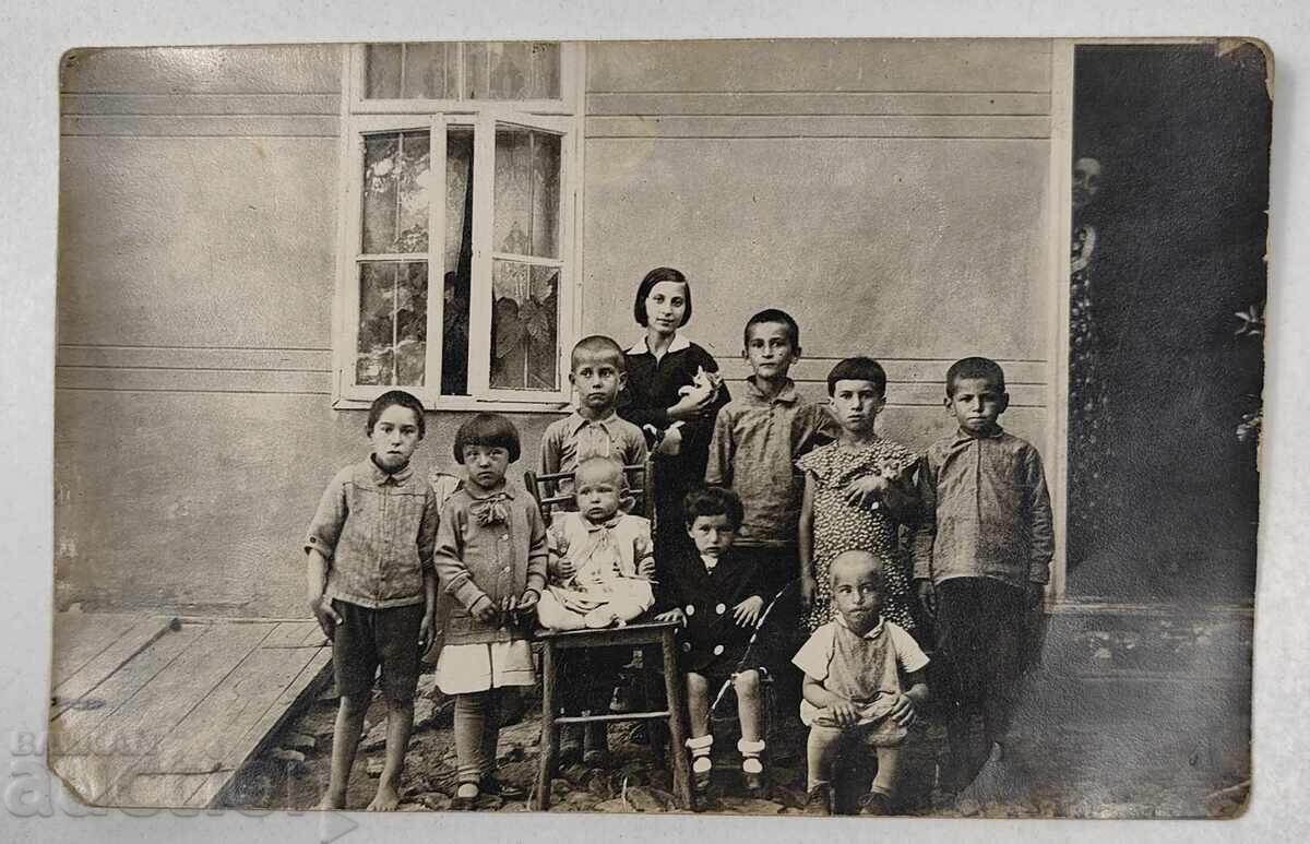 OLD PHOTOGRAPH OLD PHOTOGRAPH