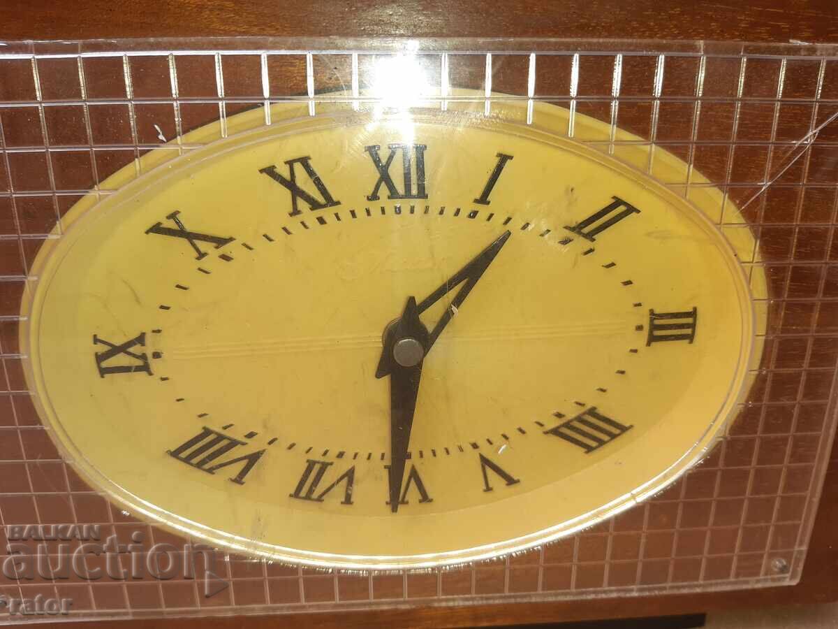 Rare vintage desktop weekly clock MAYAK 1977. Works with price 24.99 BGN | € 12.78 Rare vintage desktop weekly clock MAYAK 1977. Works with price 24.99 BGN | € 12.78