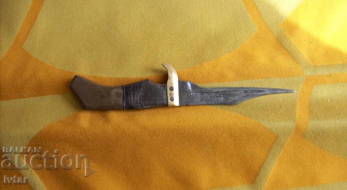 Old knife, type of pesh kabz