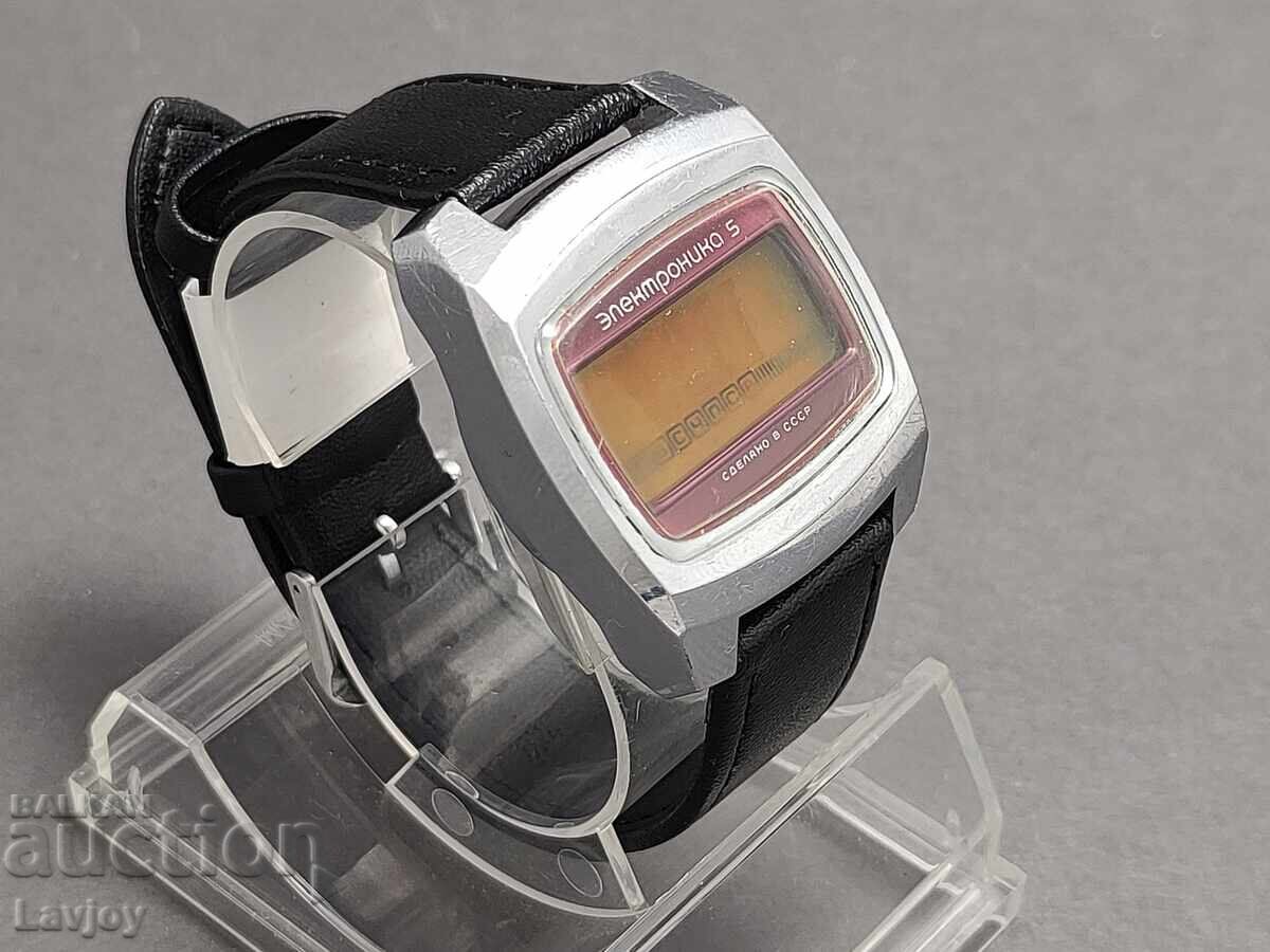 Auction Retro manual watch Elektronika 5 B.Z.C. from 0.01 St Auction Retro manual watch Elektronika 5 B.Z.C. from 0.01 St