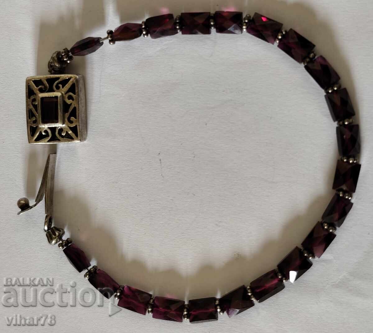 bratara de argint cu granat cu preț 379.99 BGN | € 194.29