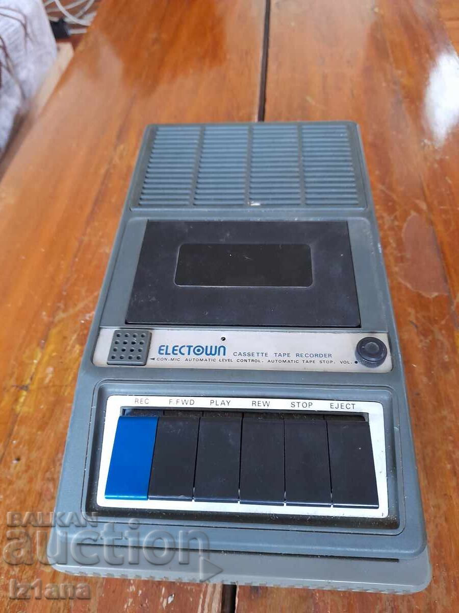 Vechi casetofon Electown cu preț 32.00 BGN | € 16.36