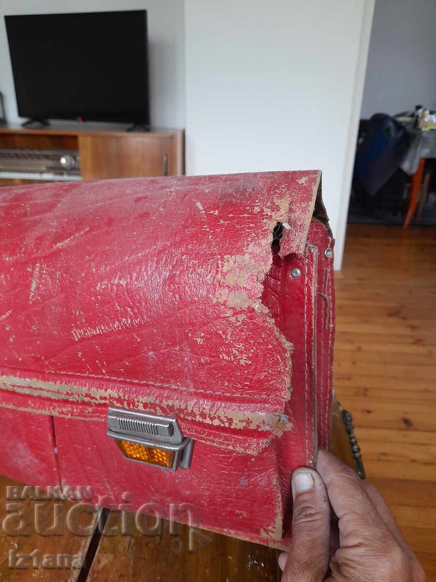 Παλιά σχολική τσάντα με τιμή 22.00 BGN | € 11.25 Παλιά σχολική τσάντα με τιμή 22.00 BGN | € 11.25