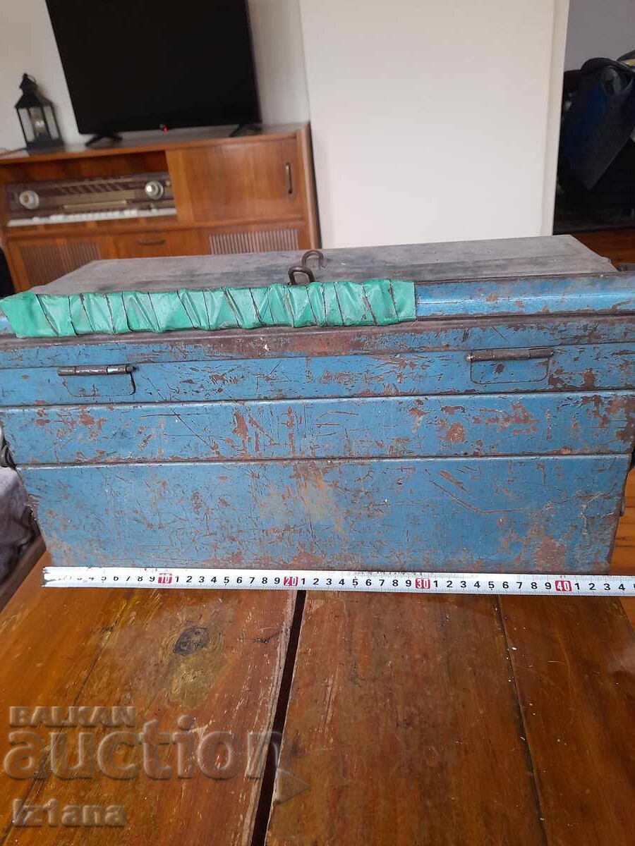 Аукцион Старо метално сандъче за инструменти