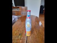 O sticlă veche de Coca Cola, Coca Cola