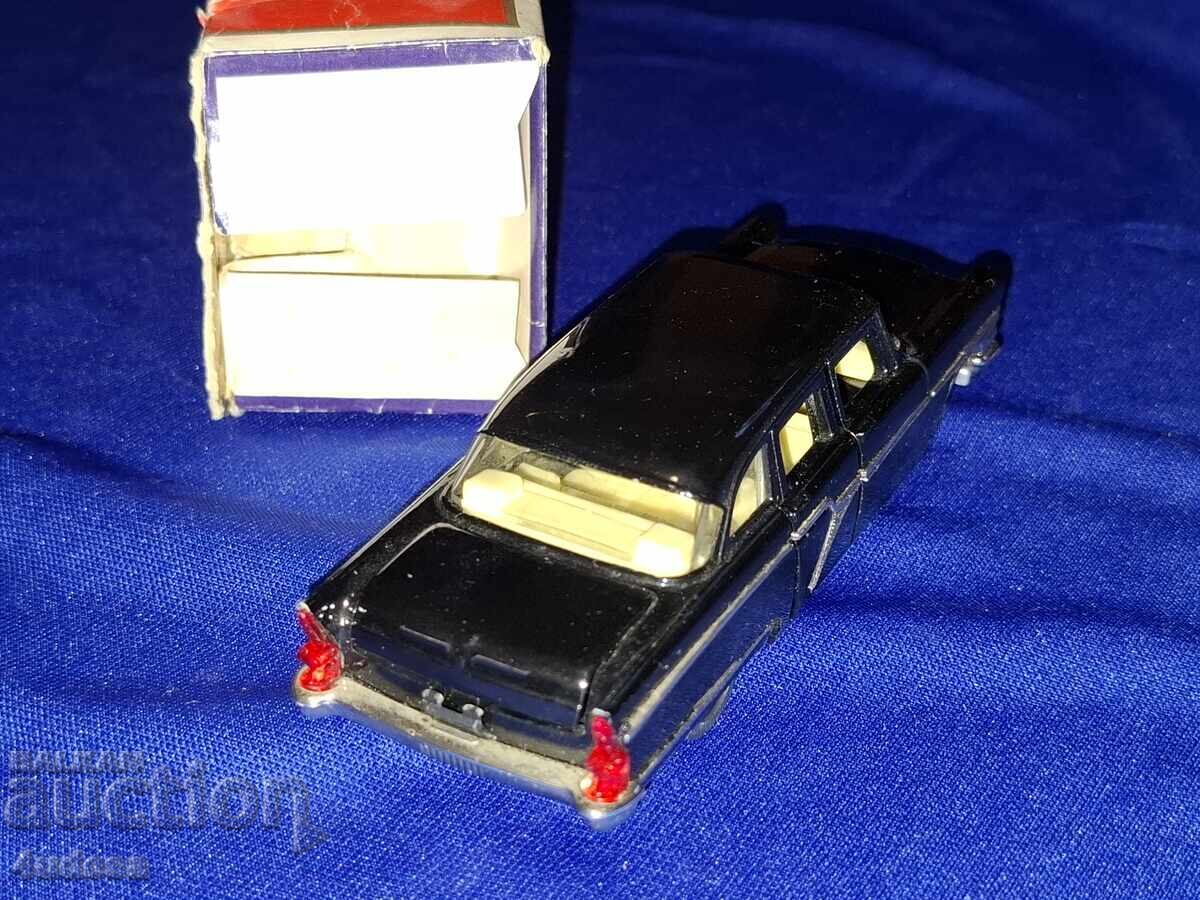Livrarea Model sovietic 1:43 GAZ-13 Chaika A15 1:43 Fabricat în URSS
