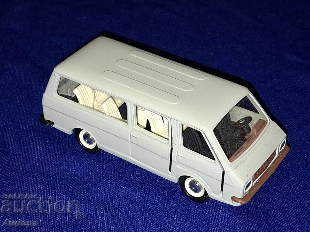 Soc Russian Toy RAF 2203 Latvia 1:43 Made in USSR USSR με τιμή € 70.00 | 136.91 BGN