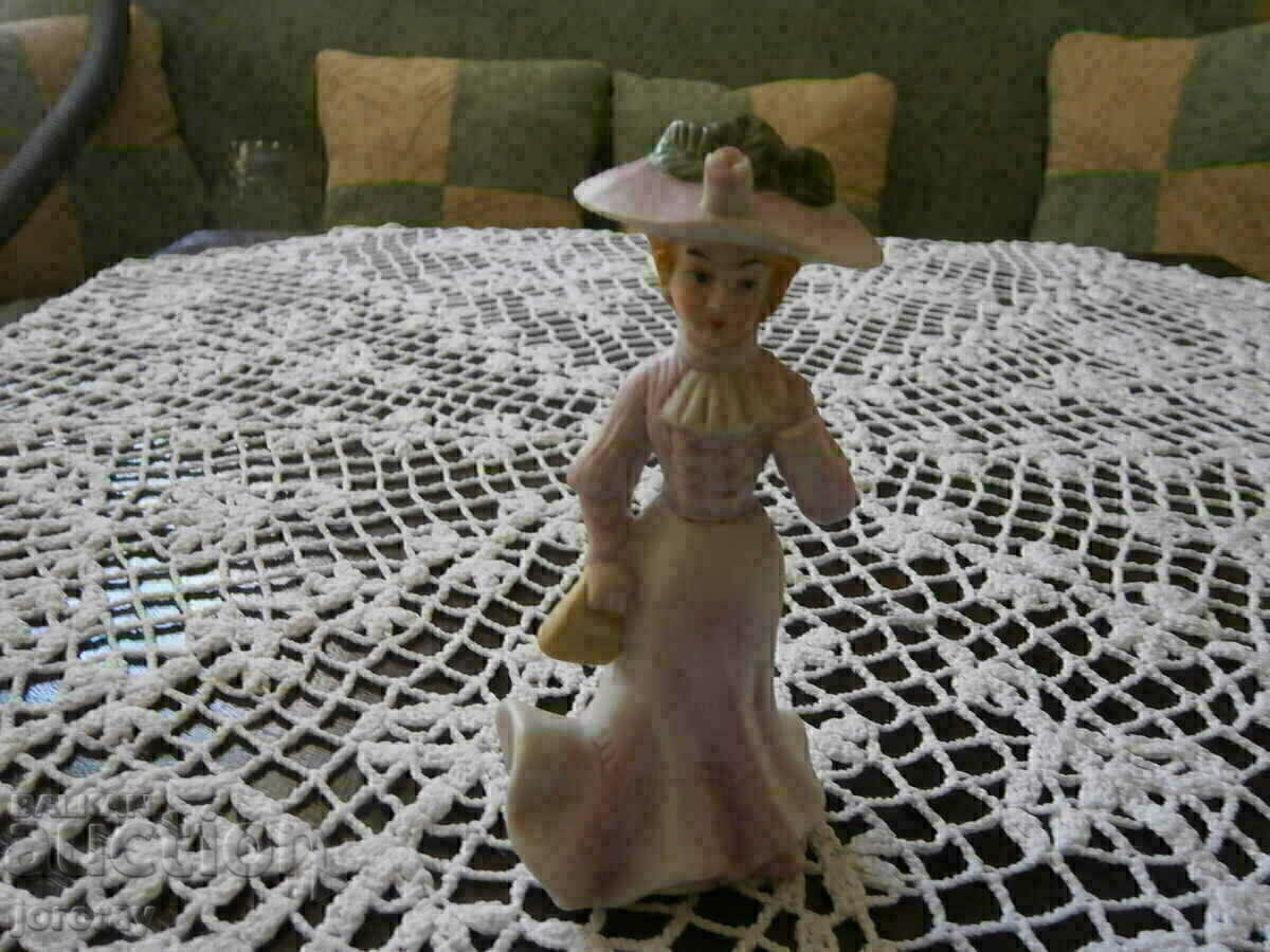 Porcelain figure Porcelain figure