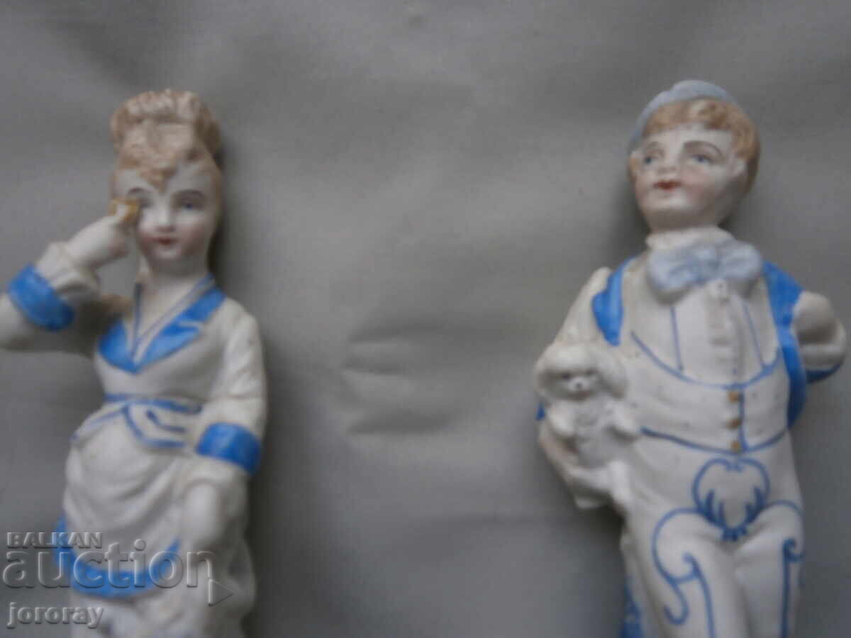 A pair of porcelain figures with price 24.00 BGN | € 12.27
