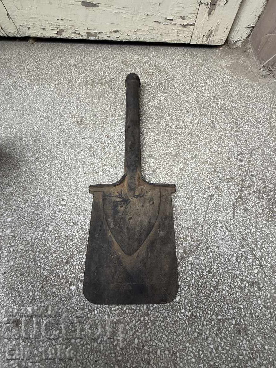 Δημοπρασία Στρατιωτικό φτυάρι προπόνησης (από καουτσούκ)