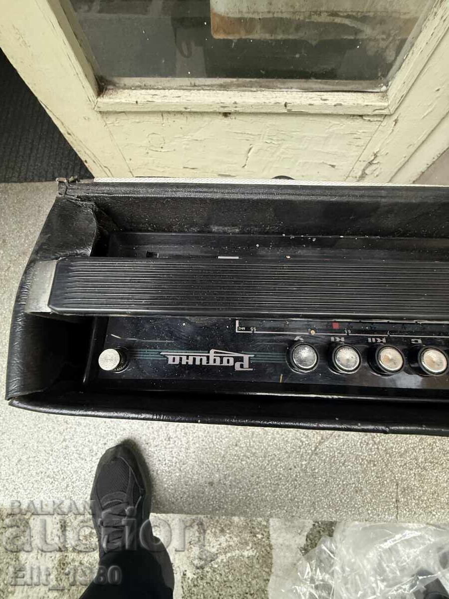 Radio de ofițer Rodina cu preț € 85.00 | 166.25 BGN Radio de ofițer Rodina cu preț € 85.00 | 166.25 BGN