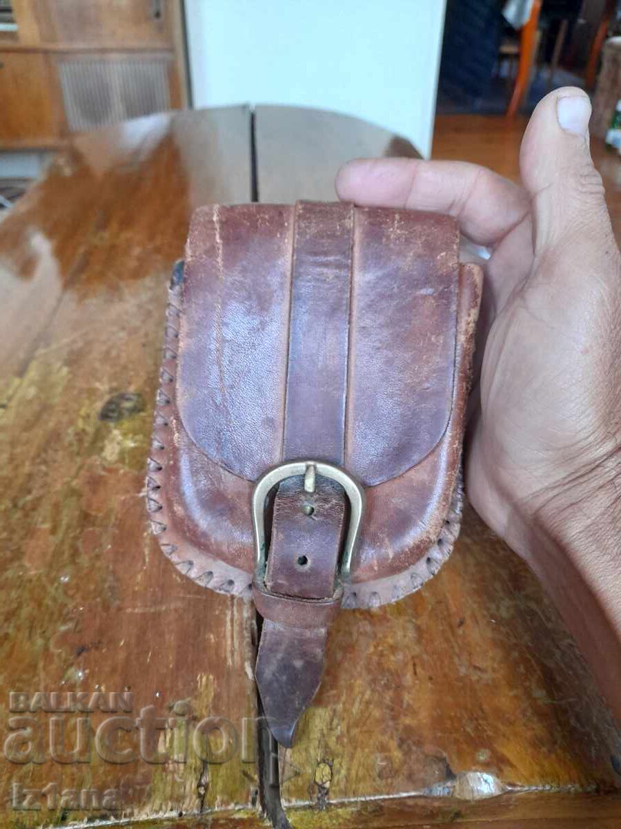 Παράδοση Παλιό δερμάτινο τσαντάκι μέσης