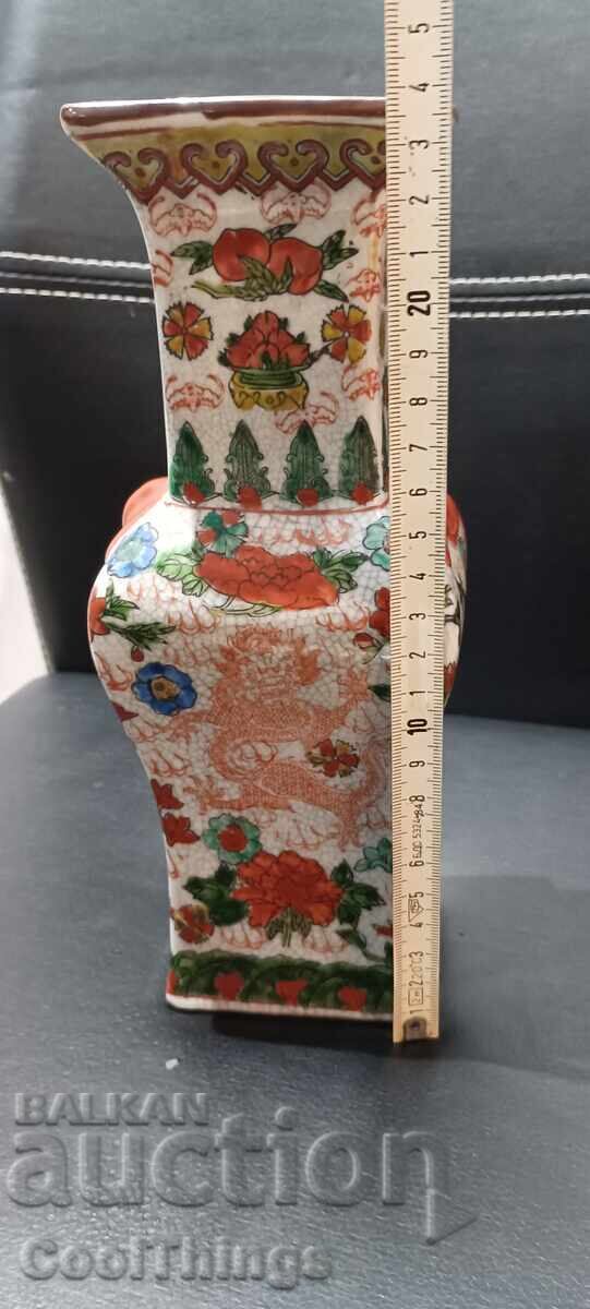 Παράδοση Παλιό κινέζικο βάζο με σήμανση