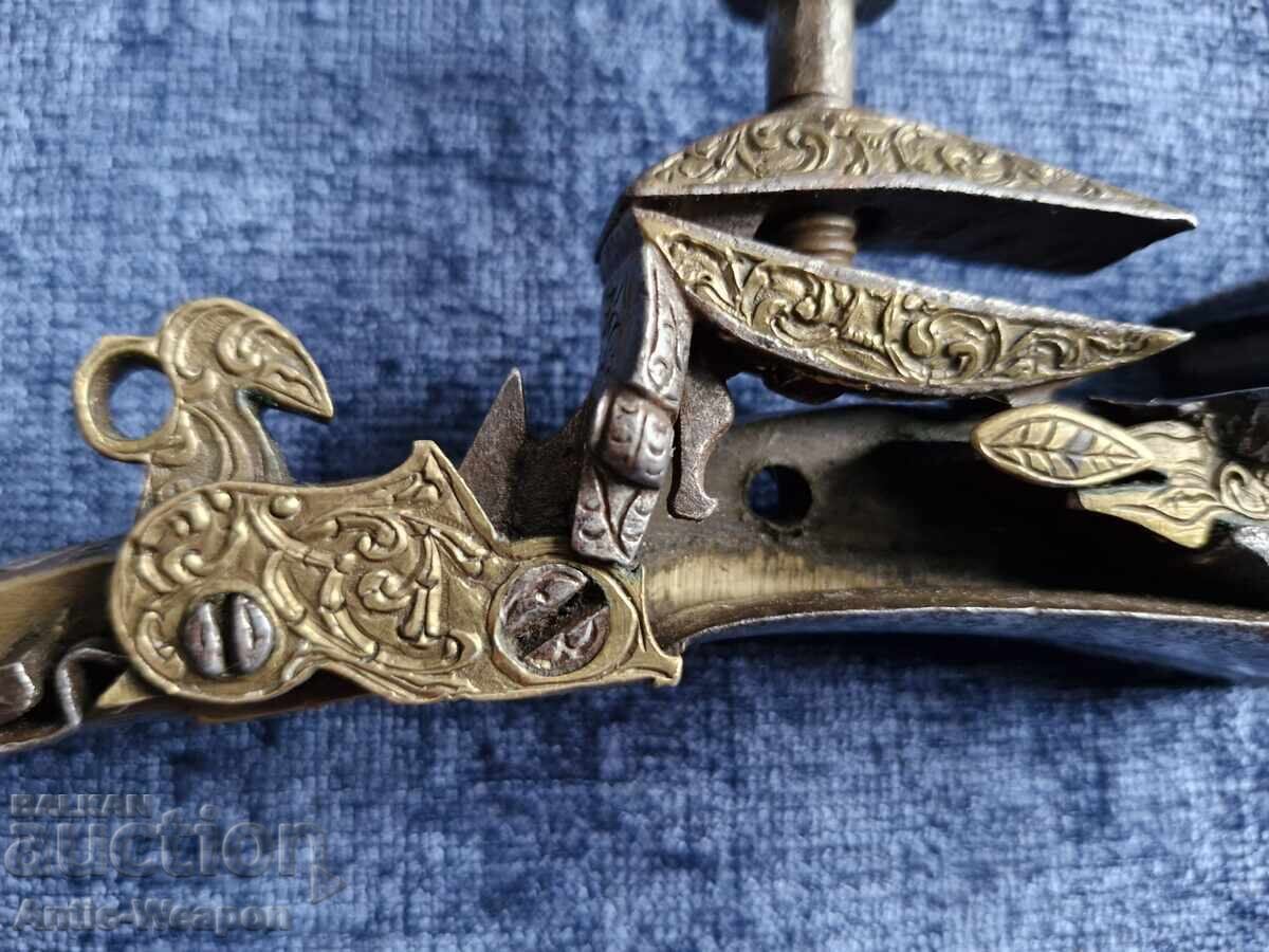 Mecanism de cremene pentru pușcă. 18 cm. Imperiul Otoman cu preț € 220.00 | 430.28 BGN Mecanism de cremene pentru pușcă. 18 cm. Imperiul Otoman cu preț € 220.00 | 430.28 BGN