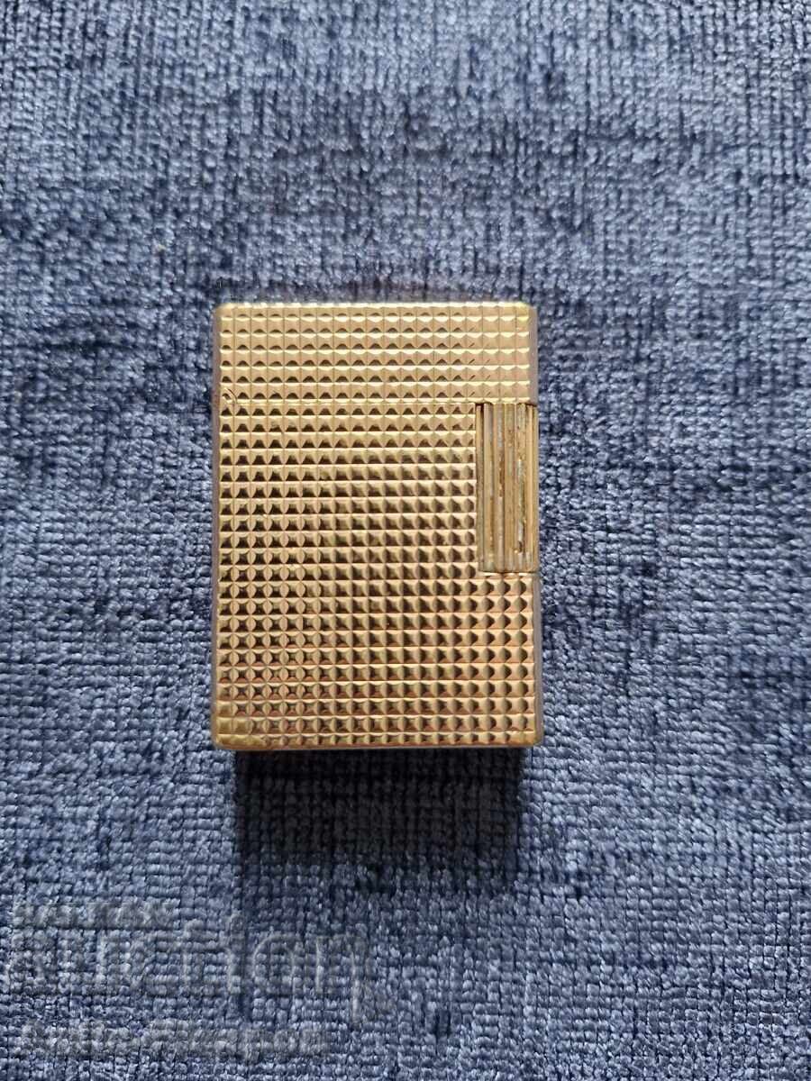 Brichetă S.T. Dupont, anii 1960-70 cu preț 250.00 BGN | € 127.82 Brichetă S.T. Dupont, anii 1960-70 cu preț 250.00 BGN | € 127.82